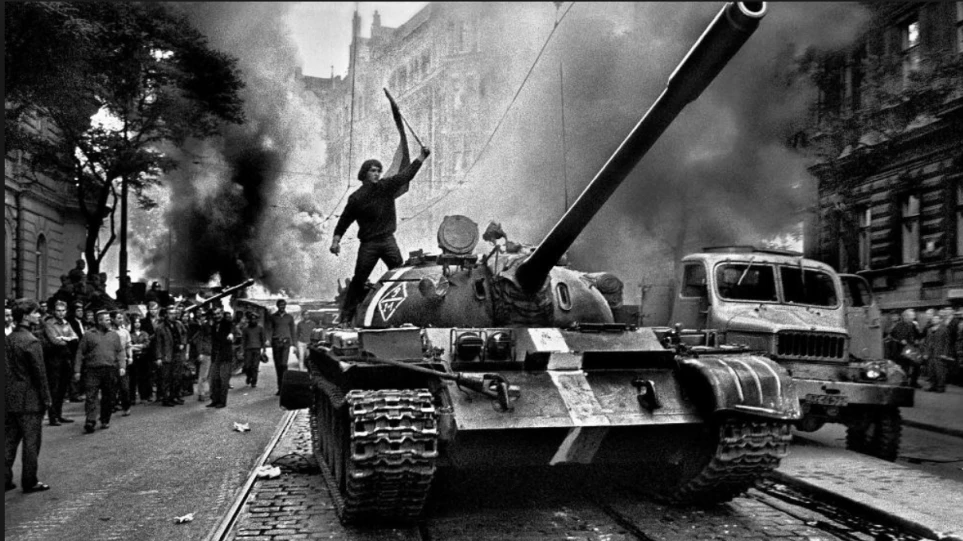 Τσεχία: Διαδήλωση στη ρωσική πρεσβεία για τα 50 χρόνια από την Άνοιξη της Πράγας